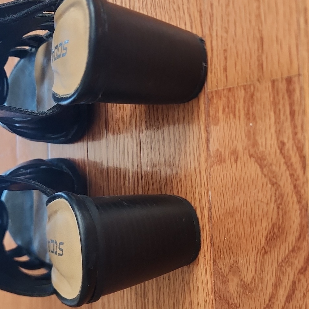 Black 2" Heel shoes, size 6 1/2 - Picture 4 of 5